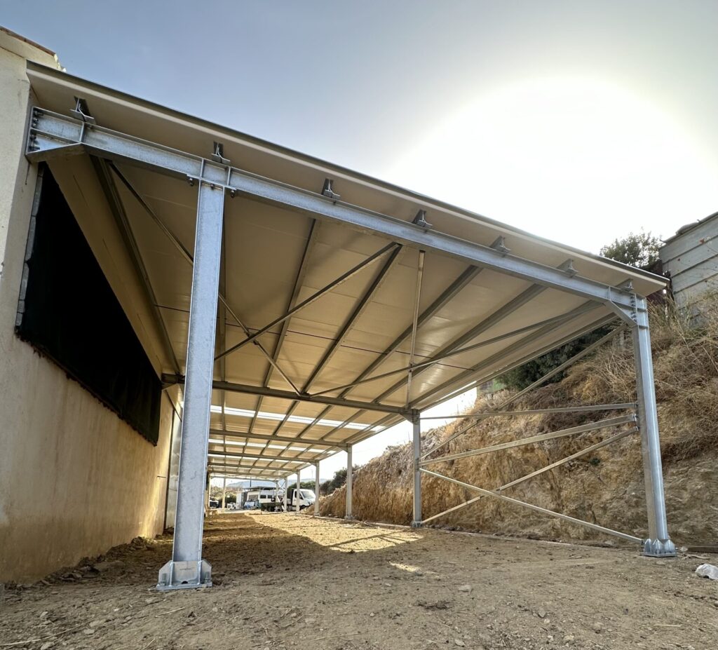 Μεταλλικό υπόστεγο 250τ.μ. για κτηνοτροφική χρήση